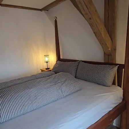 Historischer Pferdestall Im Zentrum Von Weissenburg Mit 2 Parkplaetzen, Terrasse Und Balkon Apartmán