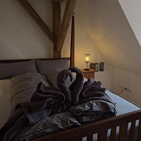 Historischer Pferdestall Im Zentrum Von Weissenburg Mit 2 Parkplaetzen, Terrasse Und Balkon Apartamento